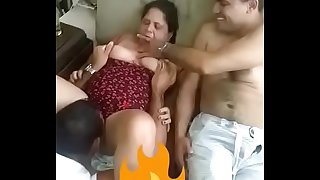 Indian aunty gets her pussy cleaned